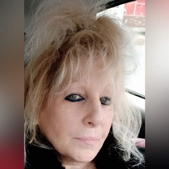 Meet your posher 🤟🏼 - Picture 4 of 13